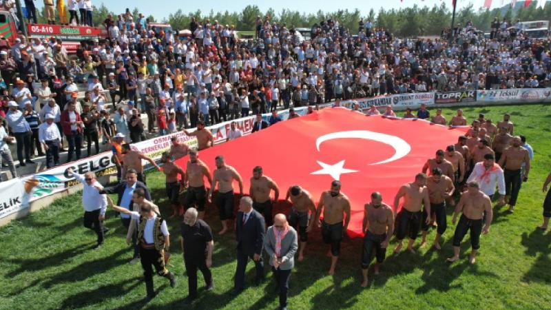 Osmancık Yağlı Pehlivan Güreşleri’nde başpehlivan Özkaya oldu