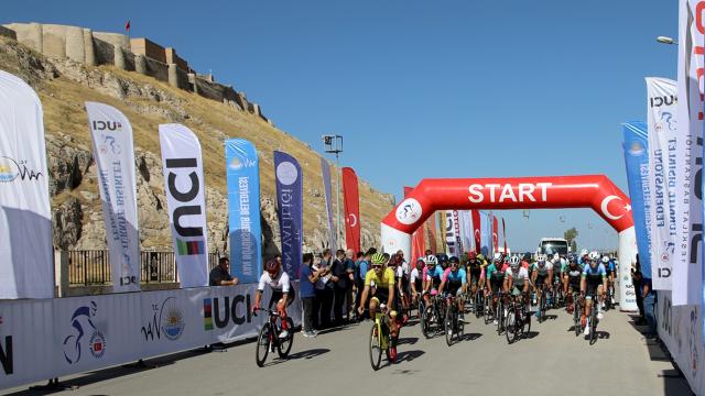 Van’da “Tour of Van” uluslararası bisiklet yarışı başladı