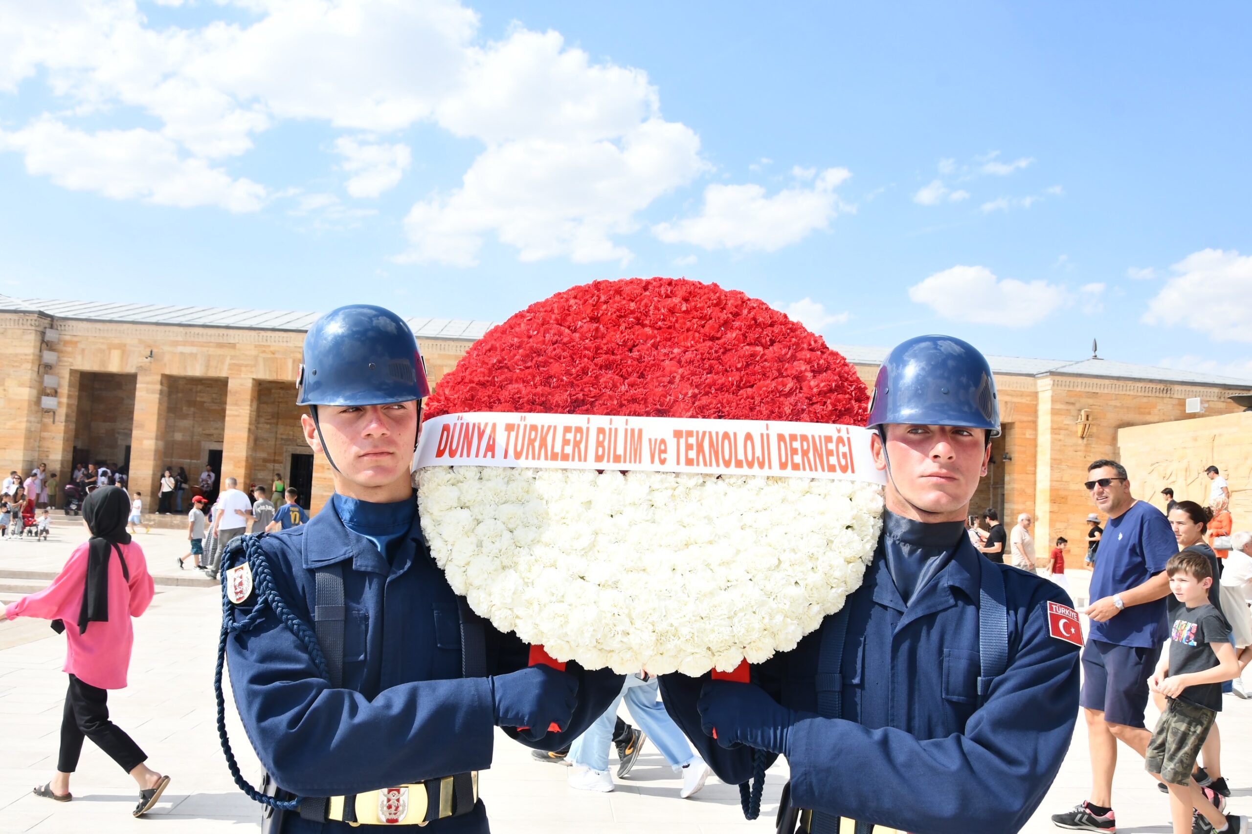 Dünya Türkleri Bilim Ve Teknoloji Derneği Ata’nın Huzurunda(Özel Haber)