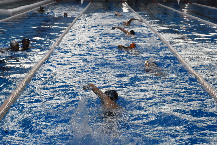 Genç yüzücüler ulusal ve uluslararası başarılar için yaz boyunca kulaç attı