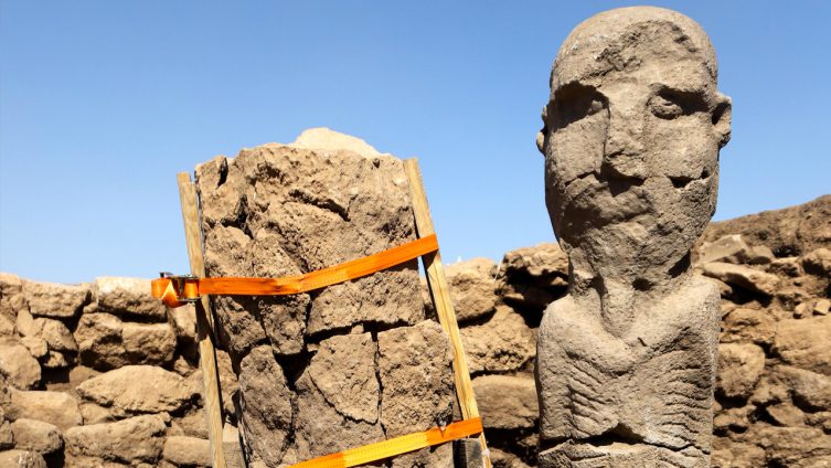 Göbeklitepe’de ‘ilk boyalı heykel’ bulundu