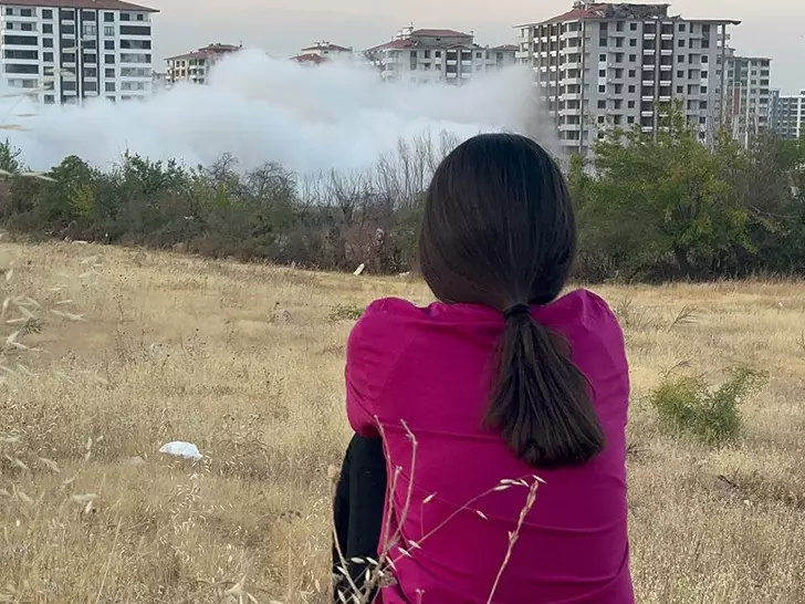 Gözyaşları içinde evlerinin yıkımını izlediler! ‘Krediyle aldık, borcunu ödüyorduk’