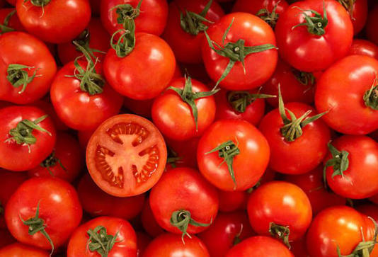 Domatesi kahvaltıda çiğ olarak tüketmek resmen zehirliyor