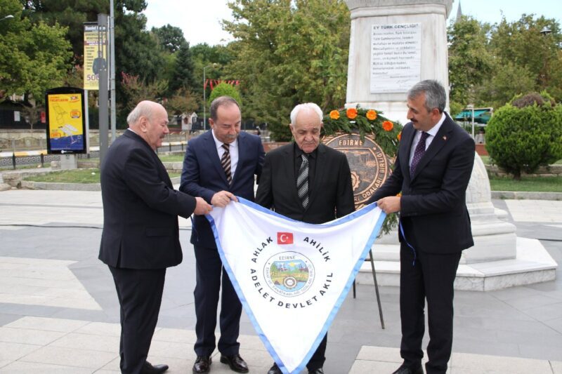 61 yıllık terzi ‘yılın ahisi’ seçildi