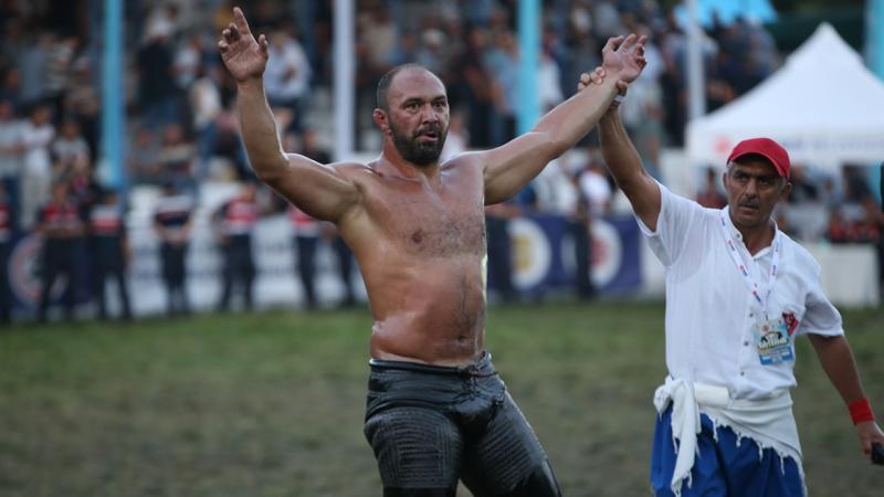 Geleneksel Kurtdereli Yağlı Güreşleri’nin başpehlivanı Ali Gürbüz oldu