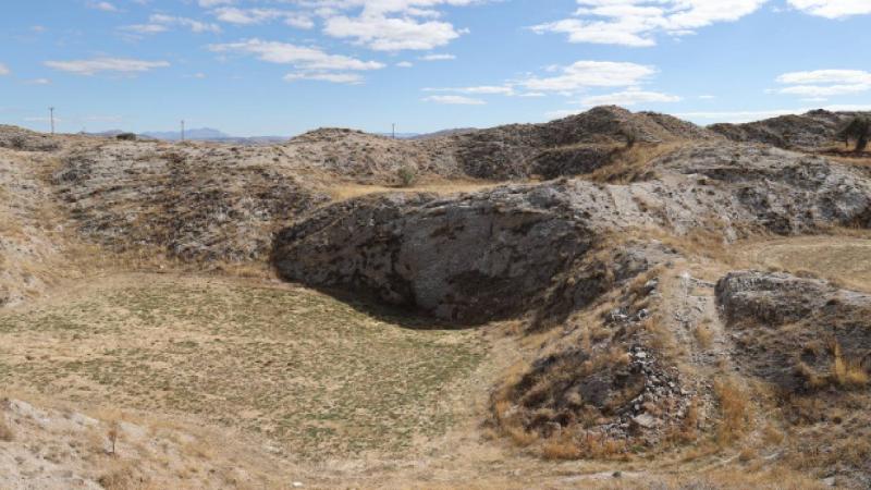 Sivas’ta oluşan obruk ve dolinler tarım arazisine dönüştürüldü