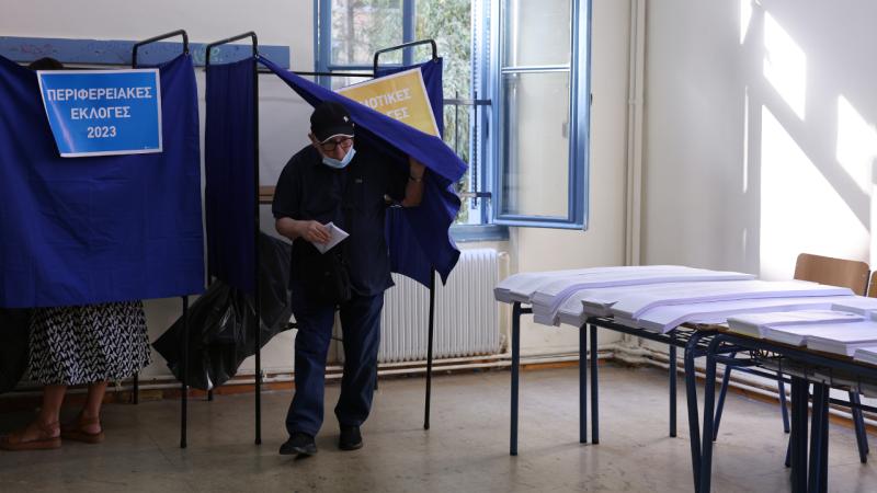 Yunanistan’da halk yerel seçim için sandık başında