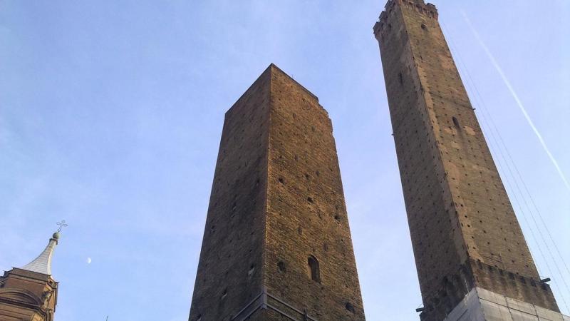 “Eğik kule” gereğinden fazla eğildiği için kapatılacak