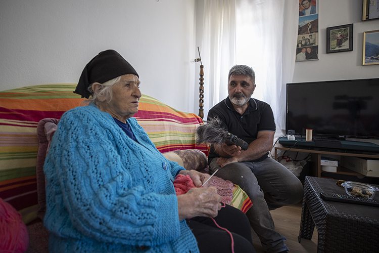 İstanbul’dan köyüne dönen yazar Tunceli’de masalları derliyor