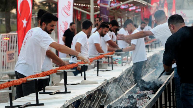 Cumhuriyet’in 100’üncü yılına özel 100 metrelik kebap