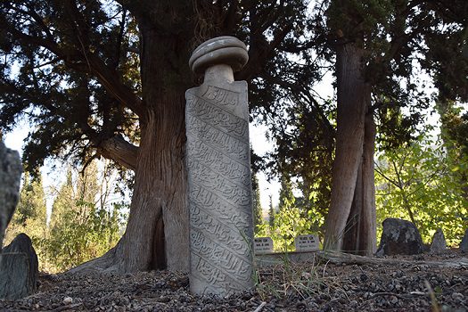 Araştırmacılar Osmanlı’da ipekçiliğin merkezi Küplü köyünün tarihini mezar taşlarından okudu
