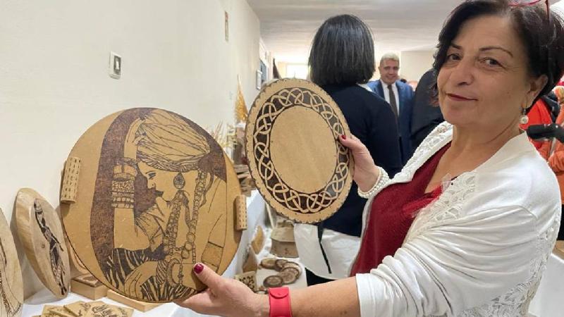 Düzce’de kursiyerlerin yaptığı el sanatı ürünler sergilendi