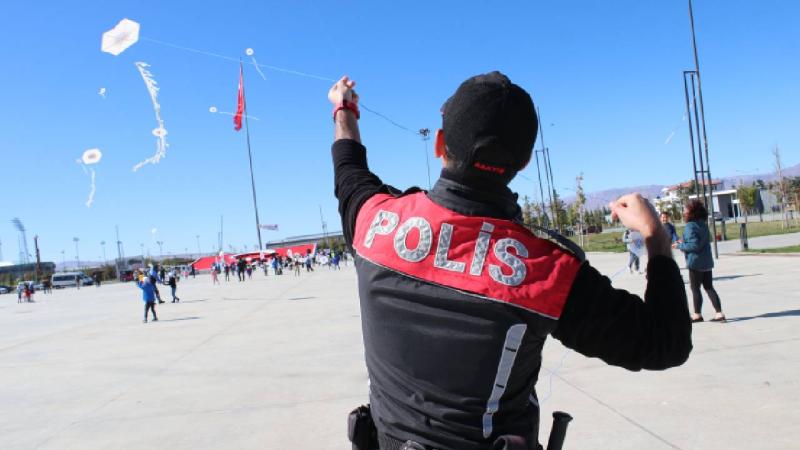 Erzurum’da Cumhuriyetin 100. yılı kapsamında uçurtma şenliği