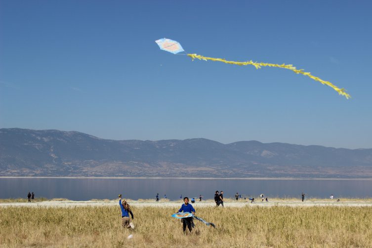 Burdur’da polisler uçurtma şenliğinde çocuklarla buluştu