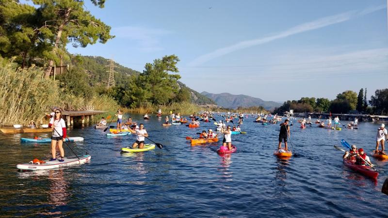 Muğla’da Cumhuriyet’in 100. yılında yaklaşık 220 kanocu kürek çekti