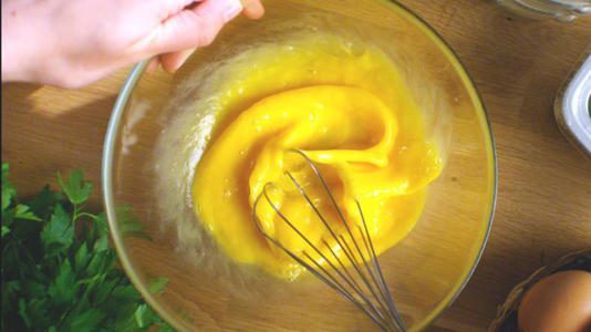 ”24 saat tok tutuyor”  Sabah akşam yiyen iğne ipliğe döner