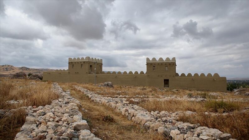 Hititlerin başkentinde bulunan tabletteki yeni dili çözmek için uzmanlar çalışıyor