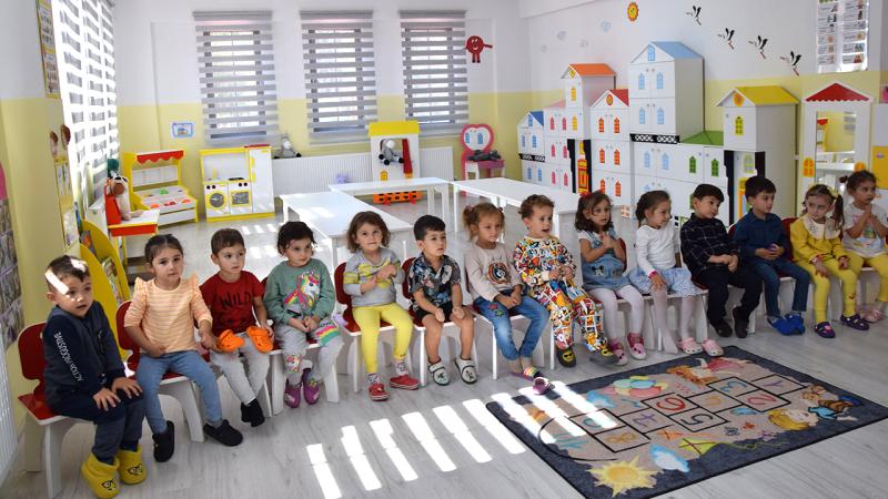 Bilecik’teki çocuk kulübü gece çalışan anne babaları rahatlattı