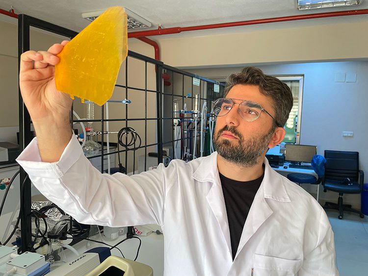 Bartın Üniversitesinde elektrik üretebilen “akıllı” pencere sistemi geliştirildi