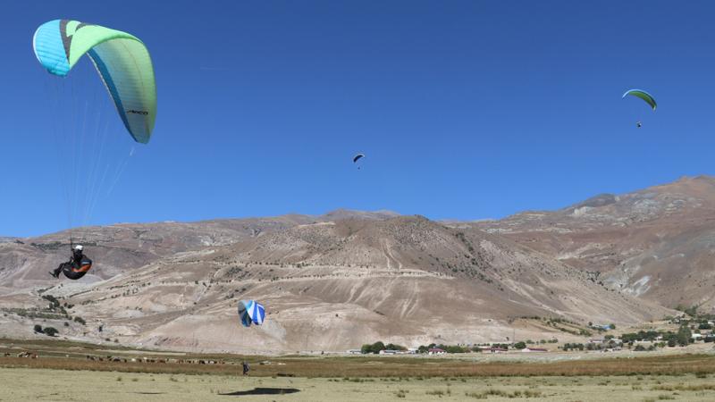 Hava sporları gençlere meslek edinme imkanı da sunuyor