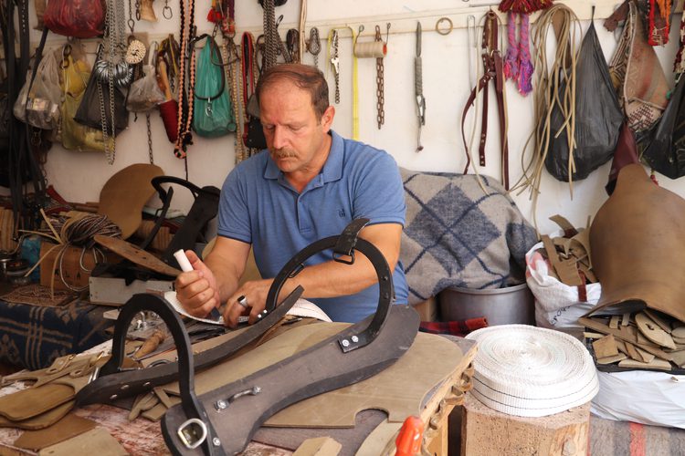 Siirtli kardeşler ata mesleği saraçlığı çocuklarına aktararak yaşatmak istiyor