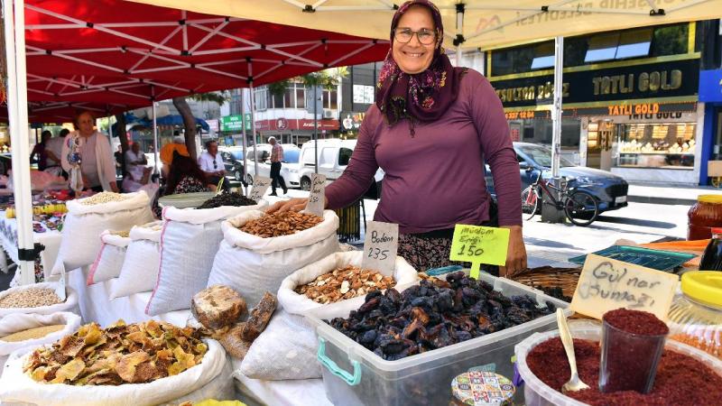 Üretici kadınlar Mersin’de stant açtı