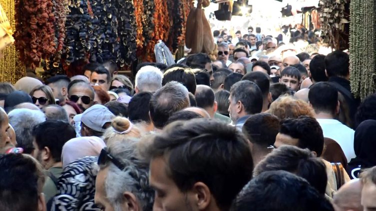 Mısır Çarşısında izdiham