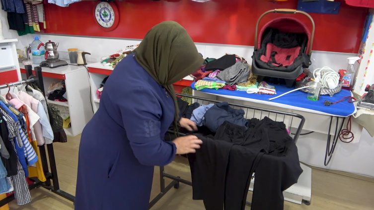 İhtiyaç sahipleri ‘giysi bankası’ndan ücretsiz faydalanıyor