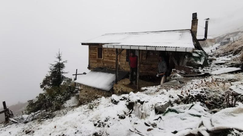 Rize’nin yüksek kesimleri beyaza büründü