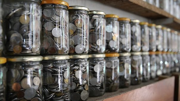 Yerde bulduğu 1 sentle başladığı para koleksiyonunu müzede sergiliyor