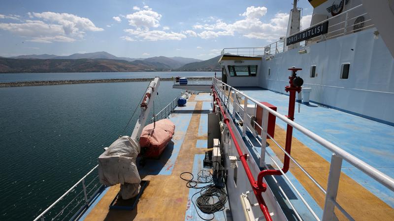 Türkiye’nin en büyük feribotları Van Gölü’nde taşımacılığa ivme kattı