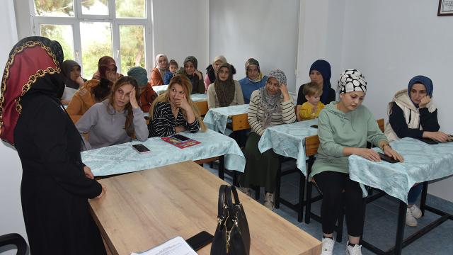 Espiye’de Aile Destek Merkezi’nde kadınlar üreterek kazanıyor