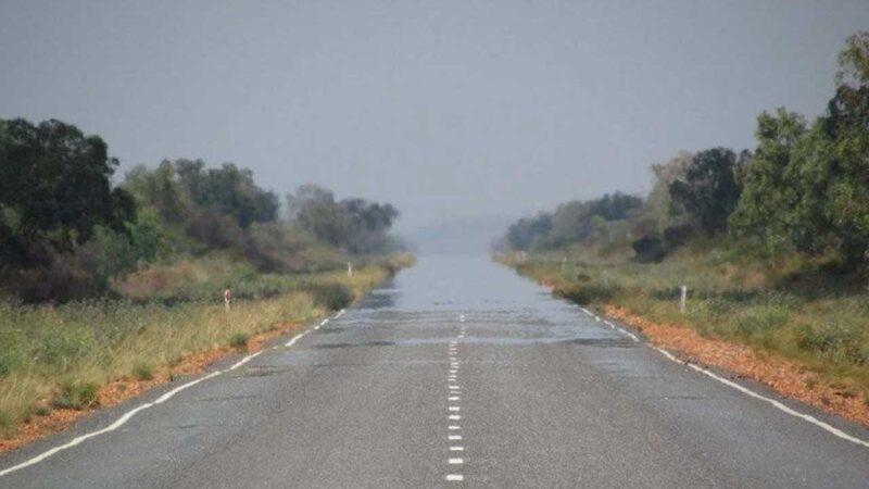 Sıcak Havalarda Kuru Yolda Bile Neden Su Birikintisi Varmış Gibi Görünür?