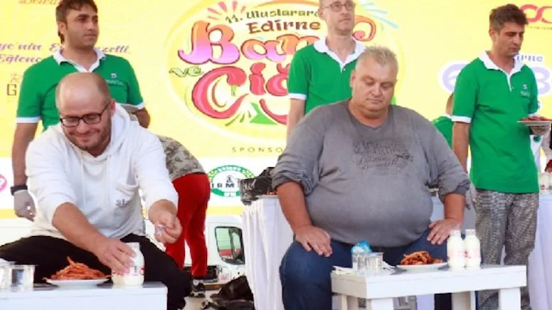 Hem yediler hem ağladılar