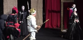 Azerbaycanlı tiyatrocular ‘Kral Ölüyor’u Amasya’da sahneledi