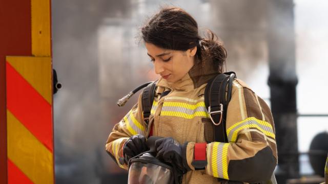 İzmir Depremi’nde enkaz altından kurtarılan depremzede itfaiyeci oldu