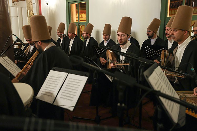 Mevlevi kültürü farklı meslek gruplarından bir araya gelen müzisyenlerce yaşatılıyor