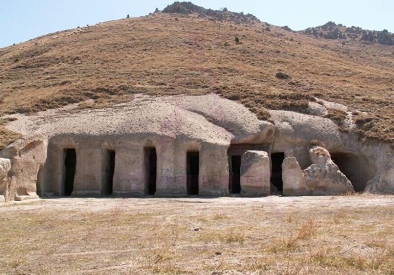 Kemerkaya Yedi Kapılı Yeraltı Şehri ve Manastırı(Özel Haber)