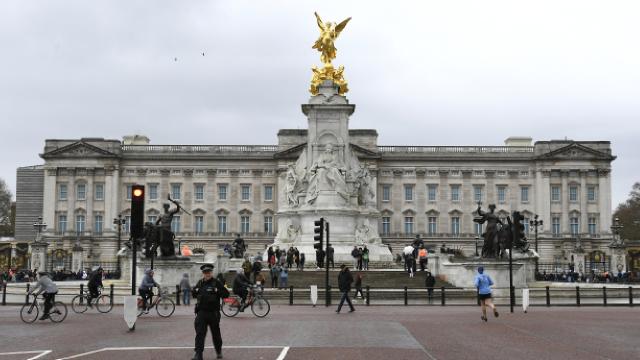 İngiltere Kralı’nın şahsi mülkünde ölenlerin mallarının kraliyet binalarına harcandığı ortaya çıktı
