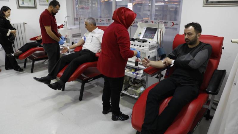 Samsun’da Türk Kızılaya kan bağışı yapanlara kitap hediye edildi