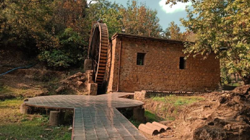 Doğa harikası ‘su değirmeni’ kartpostallık görüntüler oluşturdu