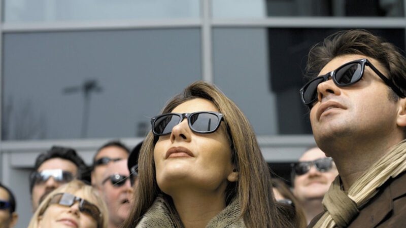 İnsanın İçine Kurt Düşüren Bilimsel Tartışma: Güneş Gözlüğü Takmak Yararlı mı, Zararlı mı?