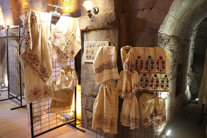 En eskisi 200 yıla kadar uzanan çeyizler gelecek kuşaklara aktarılacak