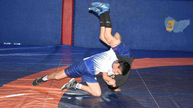 Milli güreşçi Habbap Tursun güreşi çok seven babası için mindere çıktı