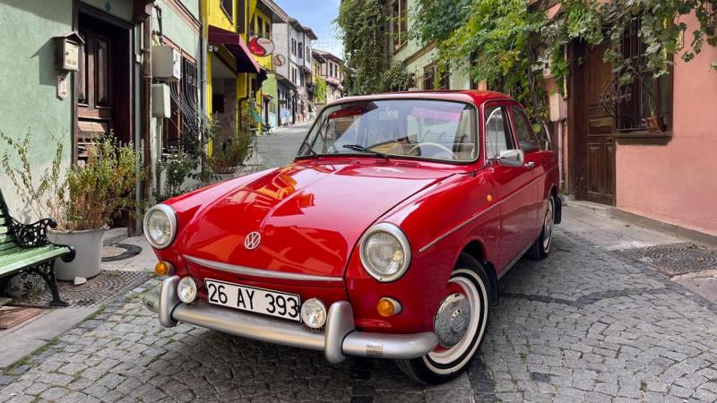 Hurda halde bulduğu aracı yollara döndürdü