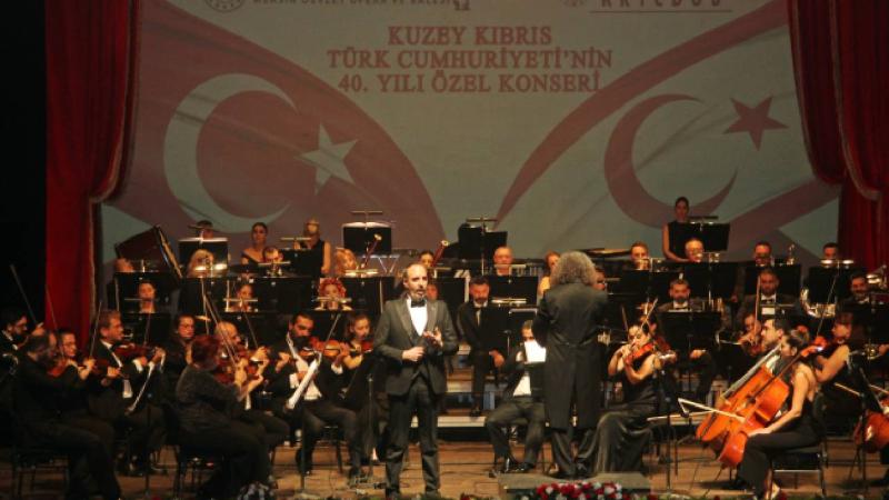 Mersin’de KKTC’nin kuruluşunun 40. yılı dolayısıyla konser verildi