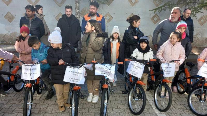 Sorgun’da 60 öğrenciye bisiklet hediye edildi
