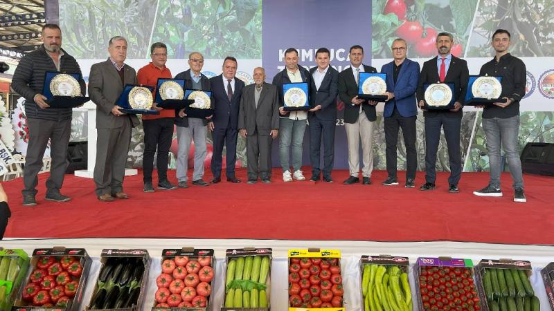 Kumluca’da hal sezonu açıldı