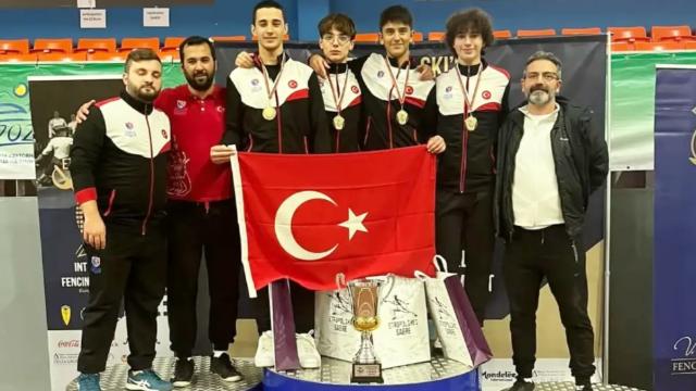 Yıldız eskrimciler Sofya’da 2 madalya daha kazandı