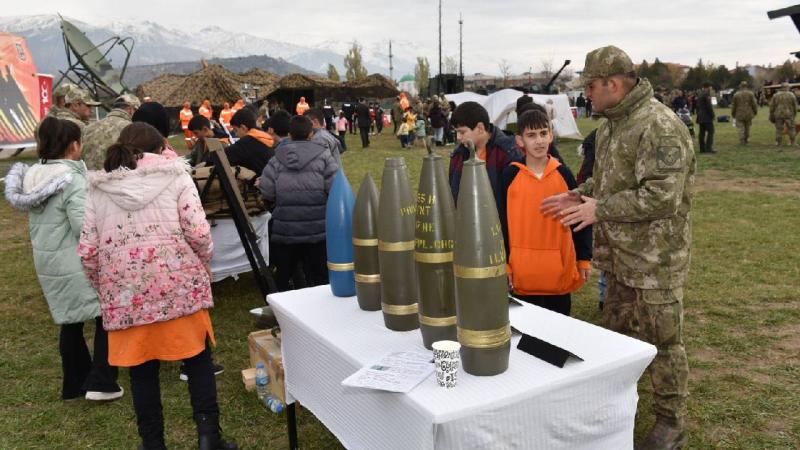 Erzincan’da “Türkiye Yüzyılı Mehmetçik Silah ve Araç Sergisi” açıldı